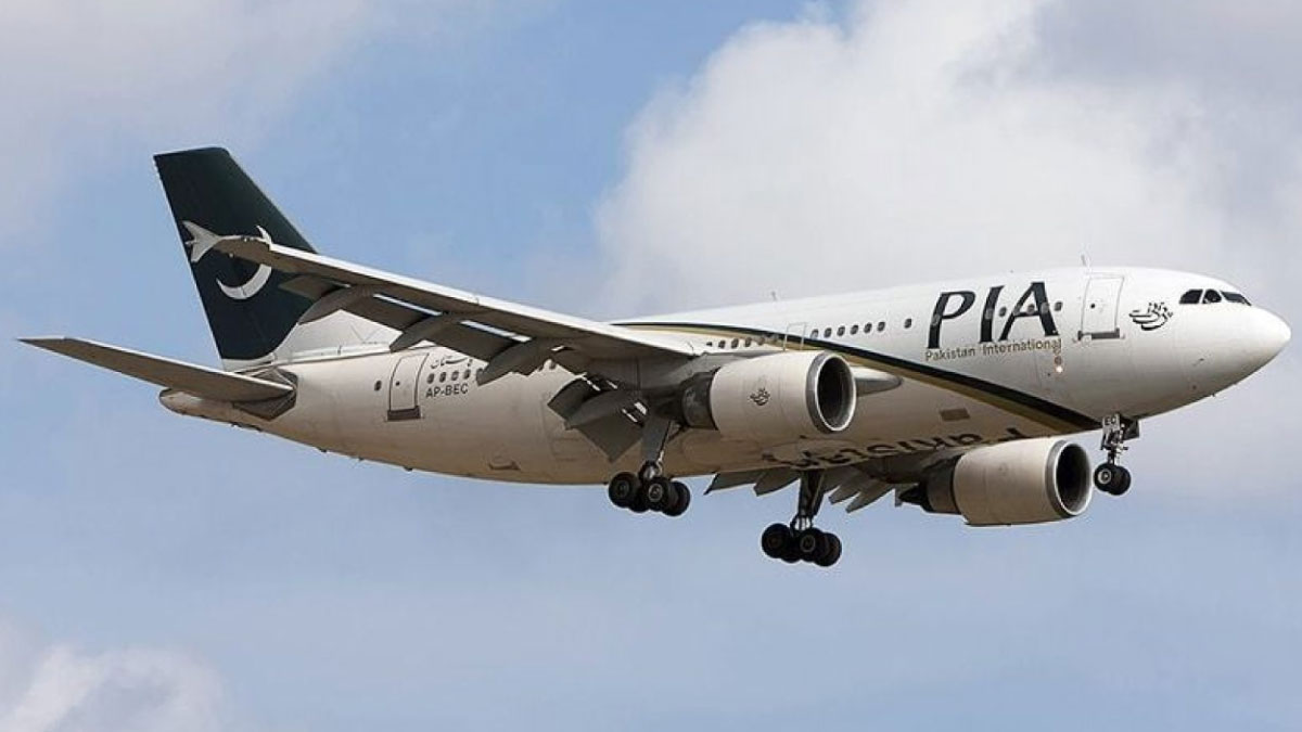 Pakistan International Airlines Plane Flying